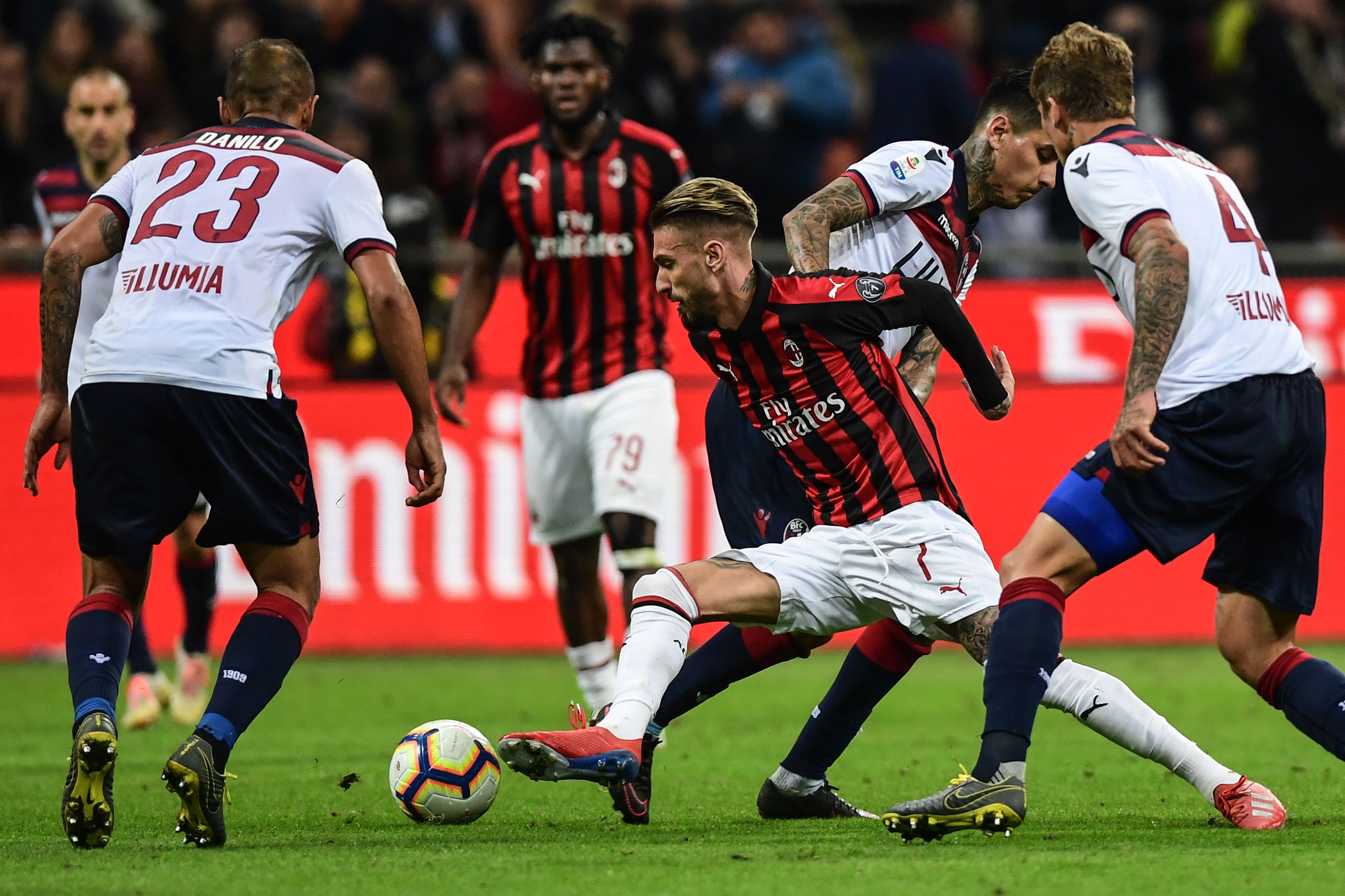 pertandingan sepak bola Serie A Italia AC Milan vs Bologna pada 6 Mei 2019 di stadion San Siro di Milan