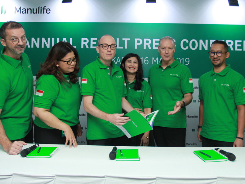 Para petinggi Manulife berbincang saat Annual Result di Jakarta, kemarin.