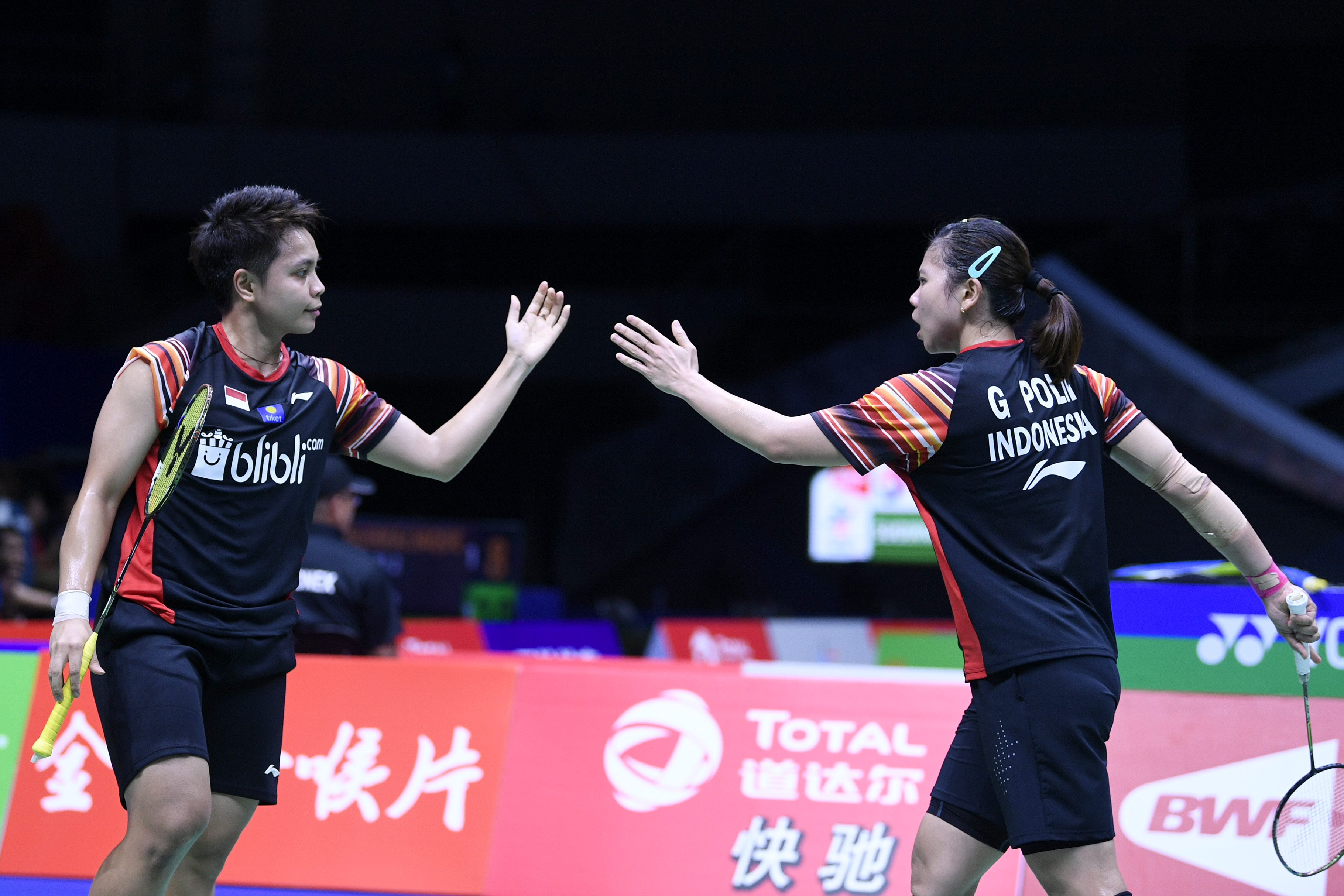 Pebulu tangkis ganda putri Indonesia Greysia Polii (kanan) dan Apriyani Rahayu.