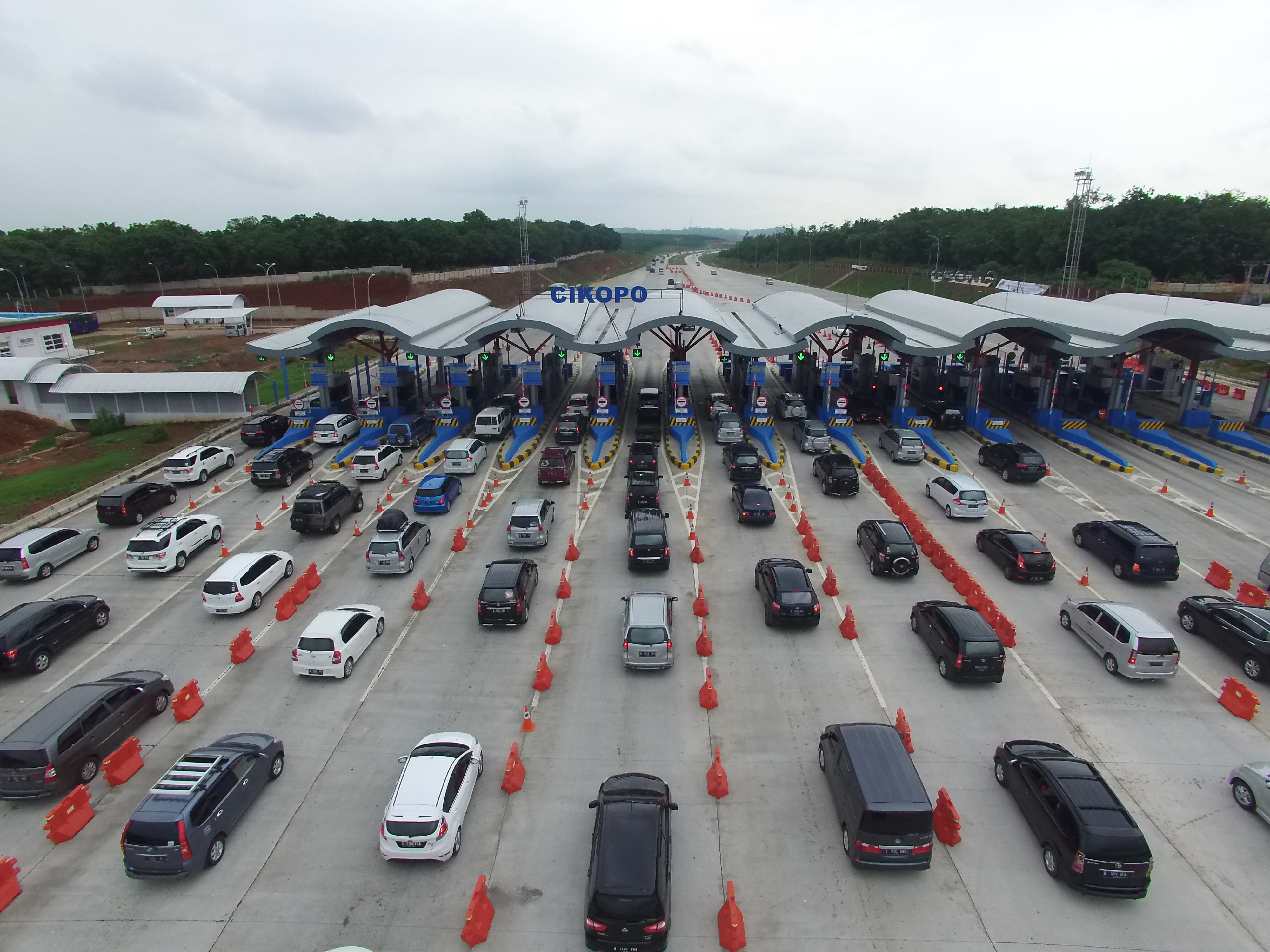 Ada beberapa jalur yang dianggap rawan kecelakaan. Yakni, di jalur arteri dan jalur nasional, serta ruas tol Cipularang dan Tol Cipali.
