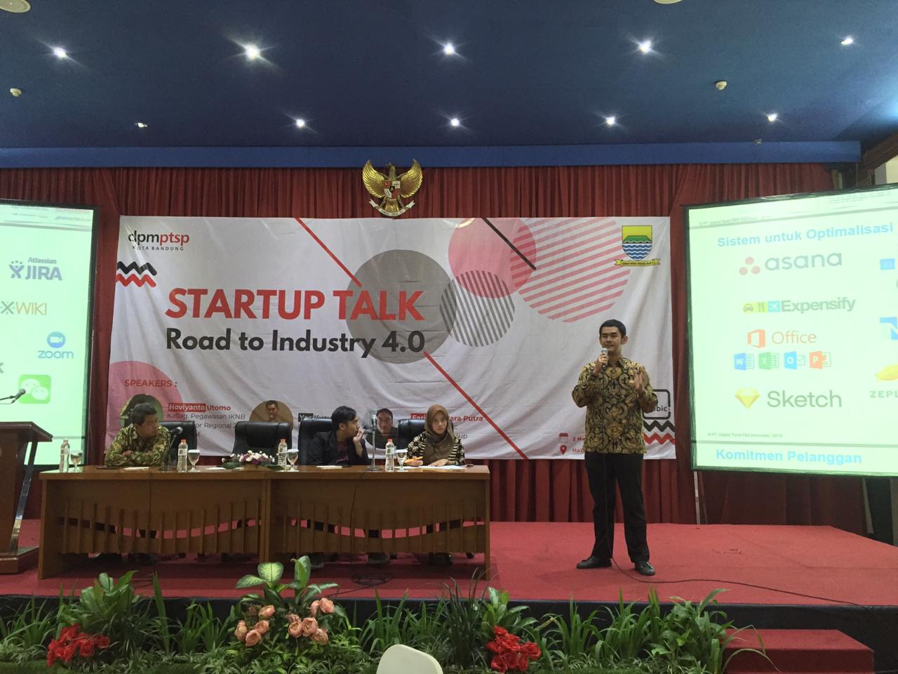 Head Of Corporate Affairs TunaiKita, Yos Kusuma dalam acara Startup Talk di Bandung, Kamis (2/5).