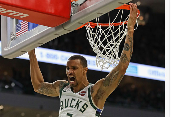 George Hill # 3 dari Milwaukee Bucks berteriak setelah dunk melawan Boston Celtics di Fiserv Forum pada 08 Mei 2019 di Milwaukee, Wisconsin.