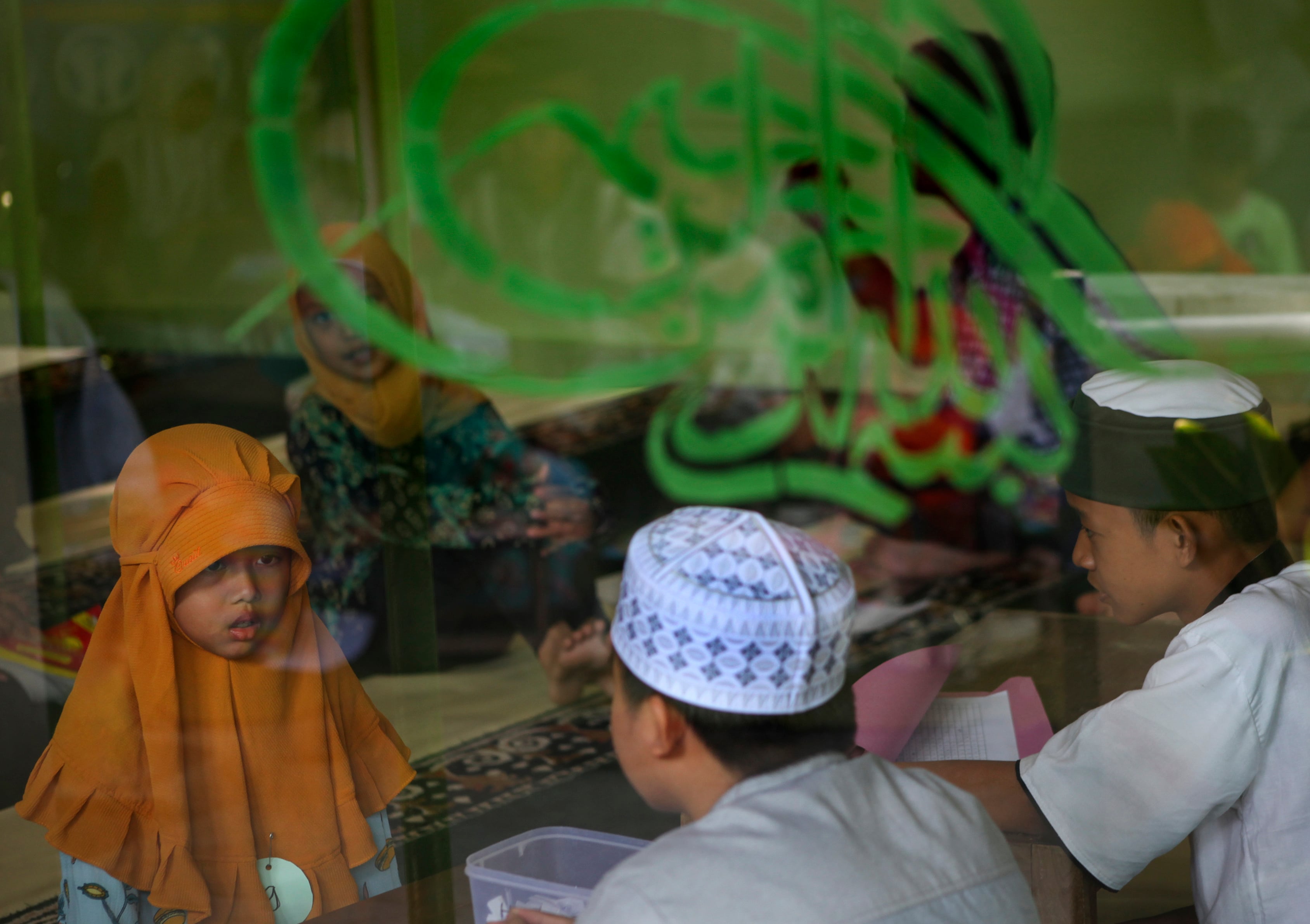 Pemkot Padang mencanangkan Kampung Islami 18.21 yang bertujuan meningkatkan ketaqwaan anak-anak. 