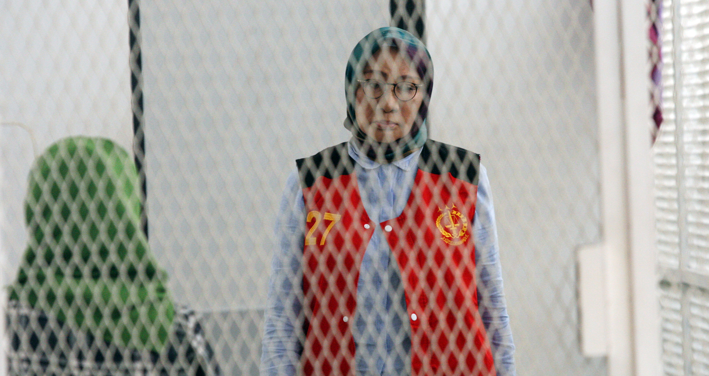 Terdakwa kasus dugaan penyebaran berita bohong atau hoaks Ratna Sarumpaet berada di ruang tunggu pengadilan untuk mengikuti sidang lanjutan 