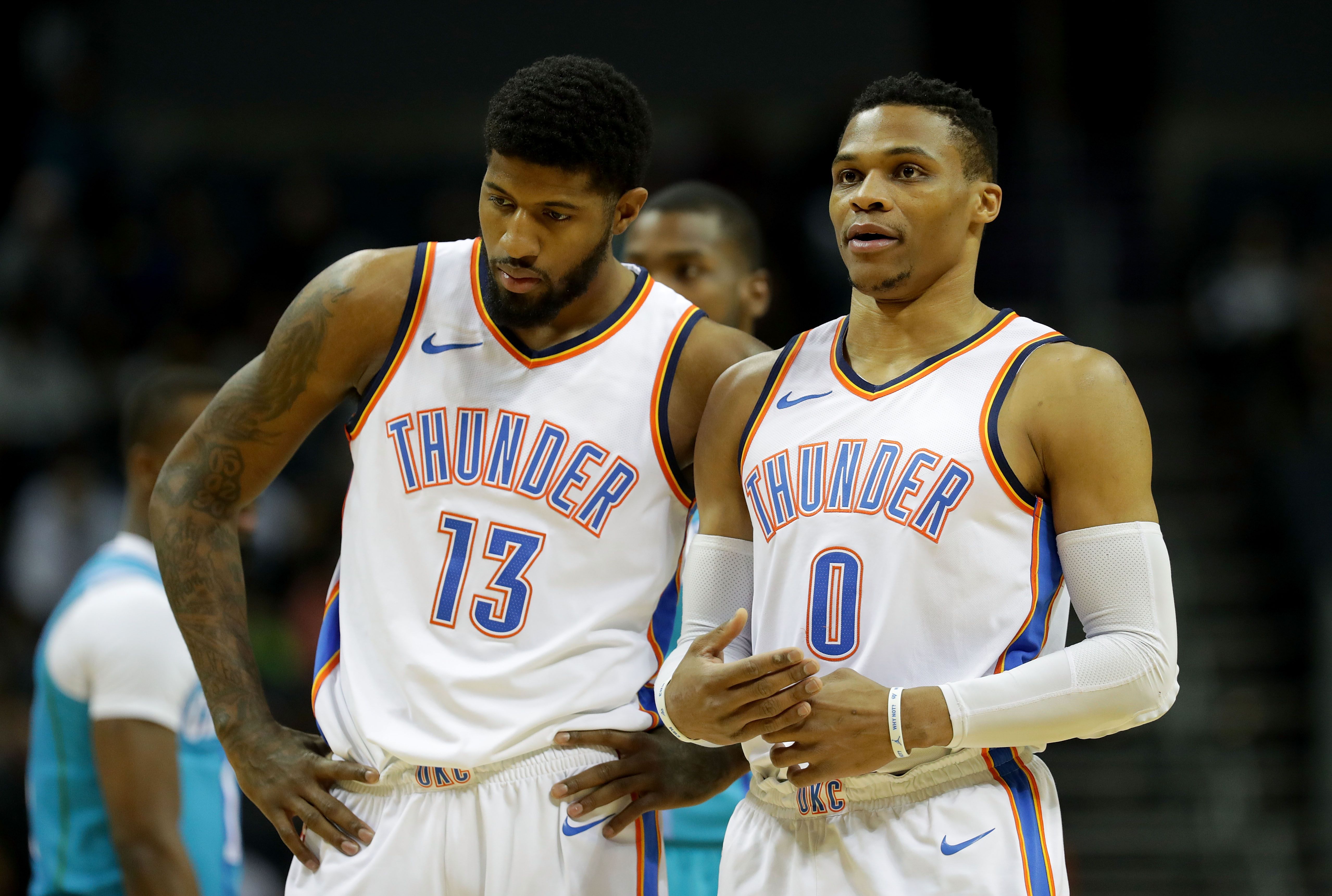 Duet andalan Oklahoma City Thunder Paul George (kiri) dan Russell Westbrook.