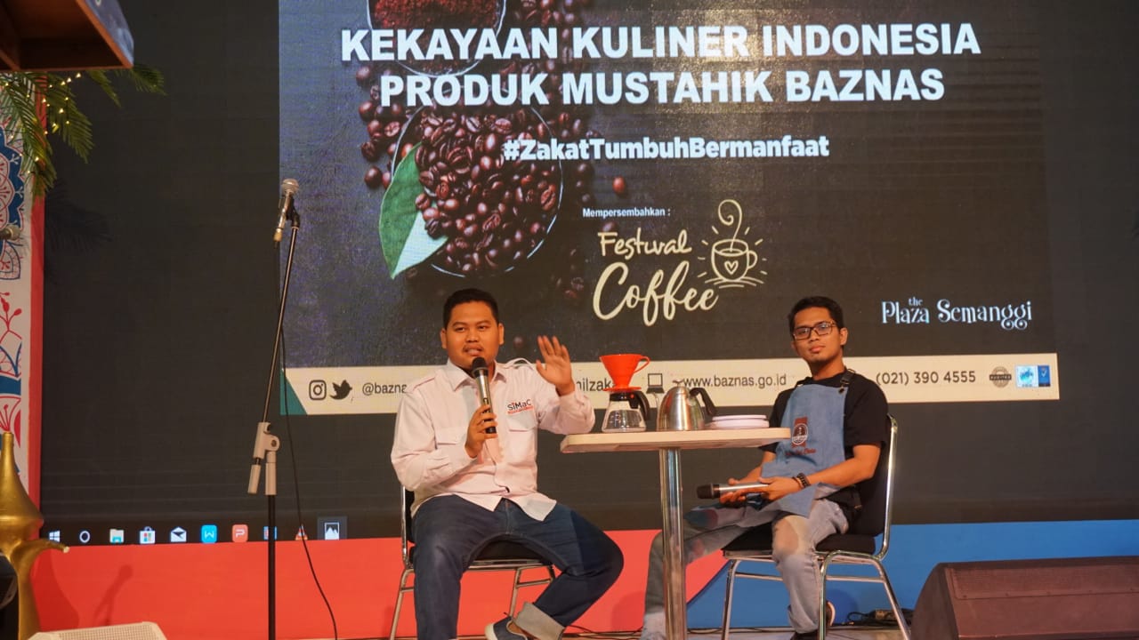 Presiden Direktur Simac, Nur Rohman, saat memberi keterangan tentang Festival Kopi di Jakarta, Sabtu (18/5).