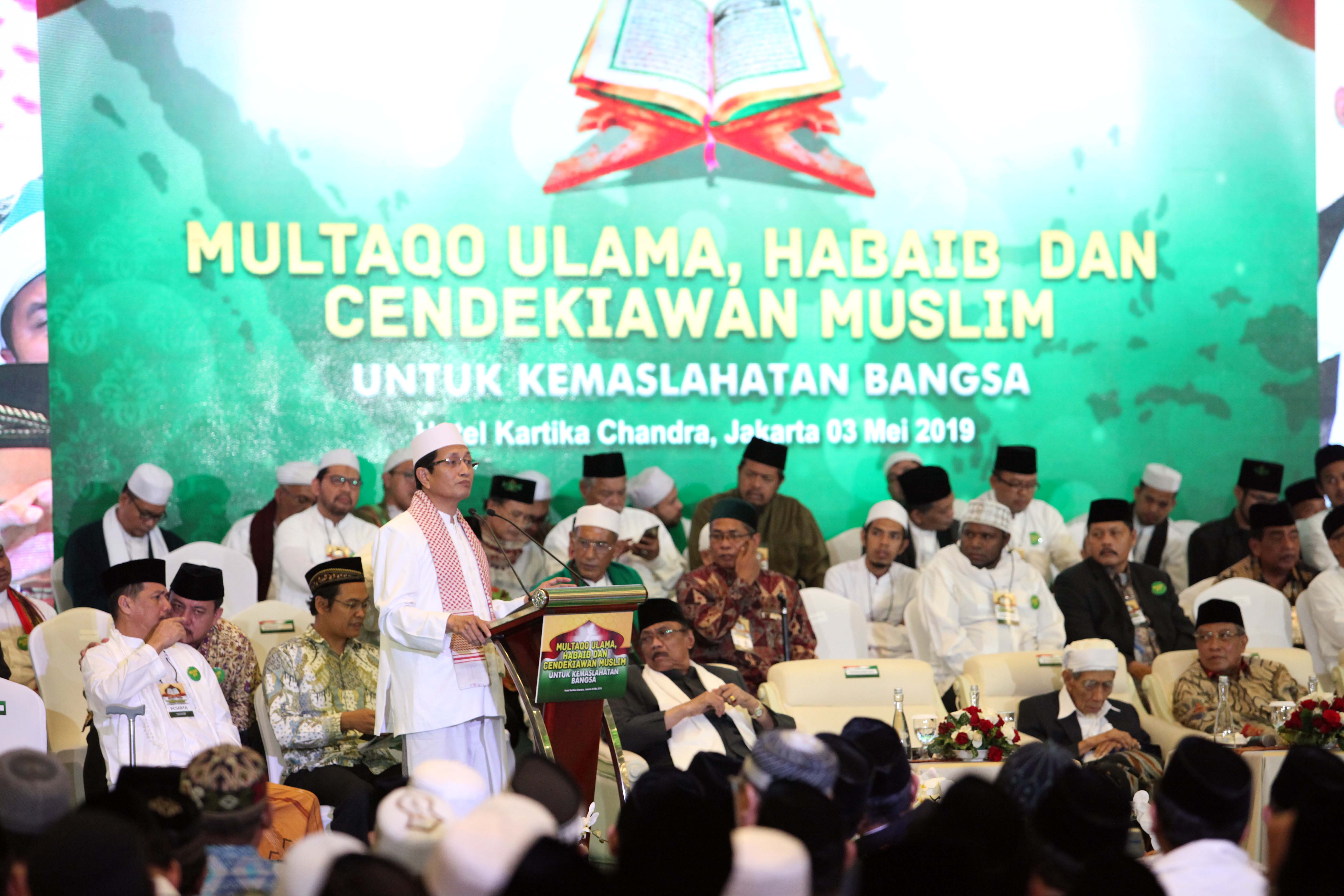  Imam Besar Masjid Istiqlal Prof Nasaruddin Umar menyampaikan materi pertemuan Multaqo Ulama di Jakarta, Jumat (4/5) malam. 