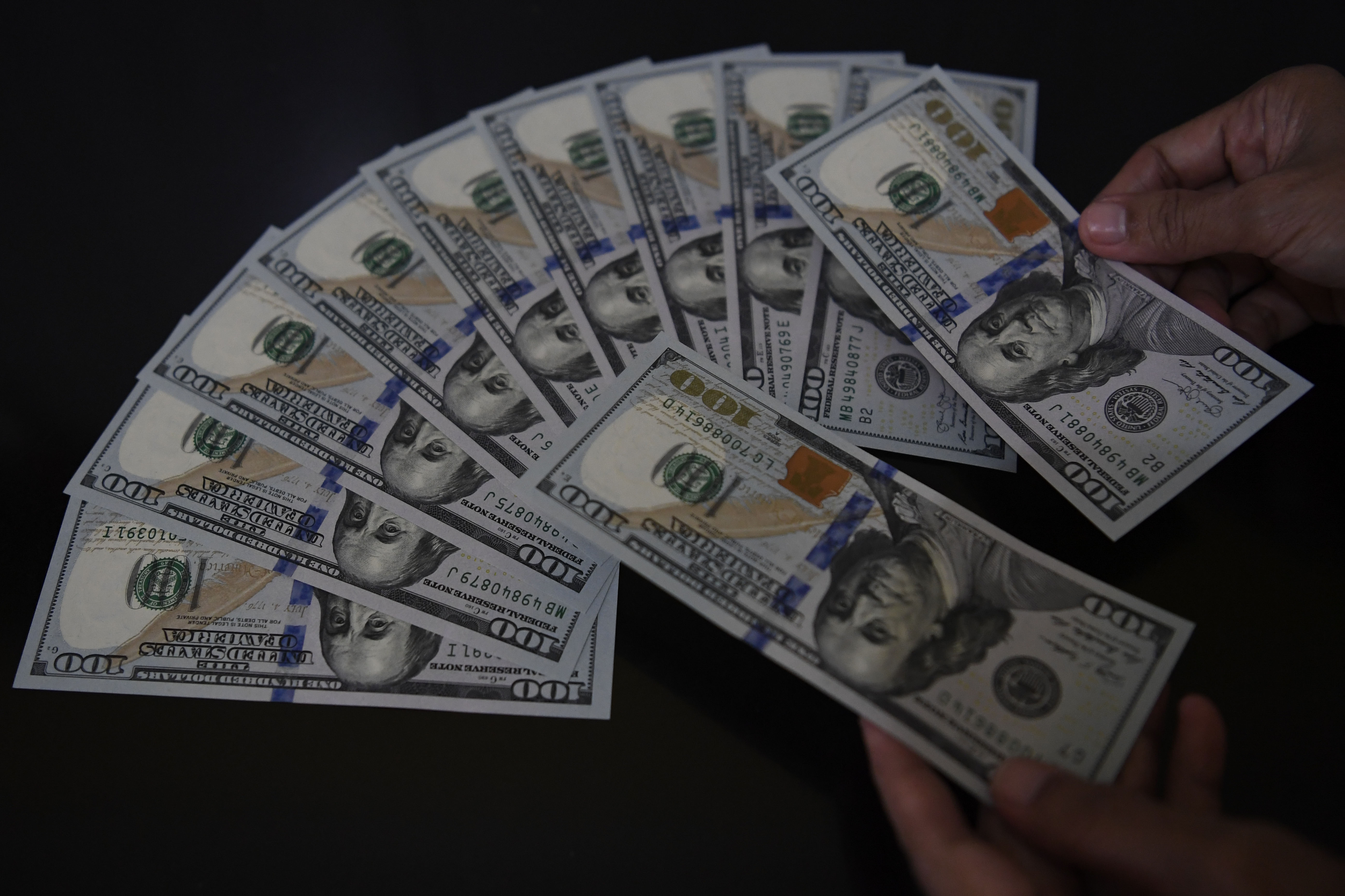 Layanan tukar menukar valuta Asing 