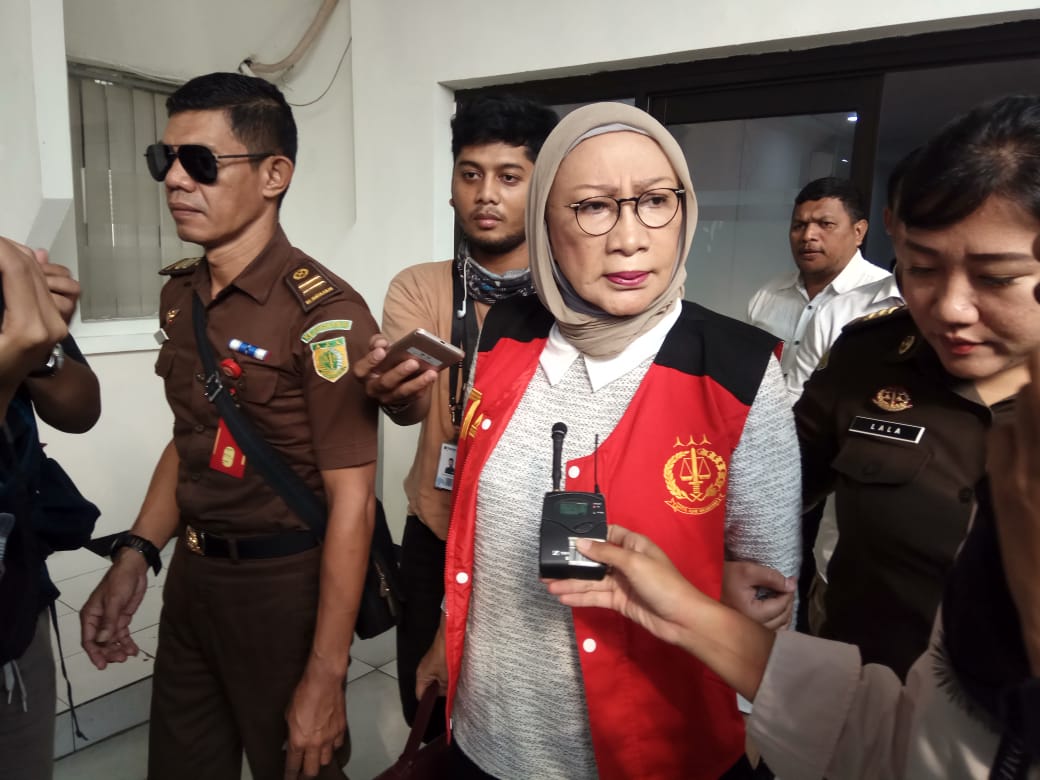 Ratna Sarumpaet saat tiba di Pengadilan Negeri Jakarta Selatan, Kamis (9/5).