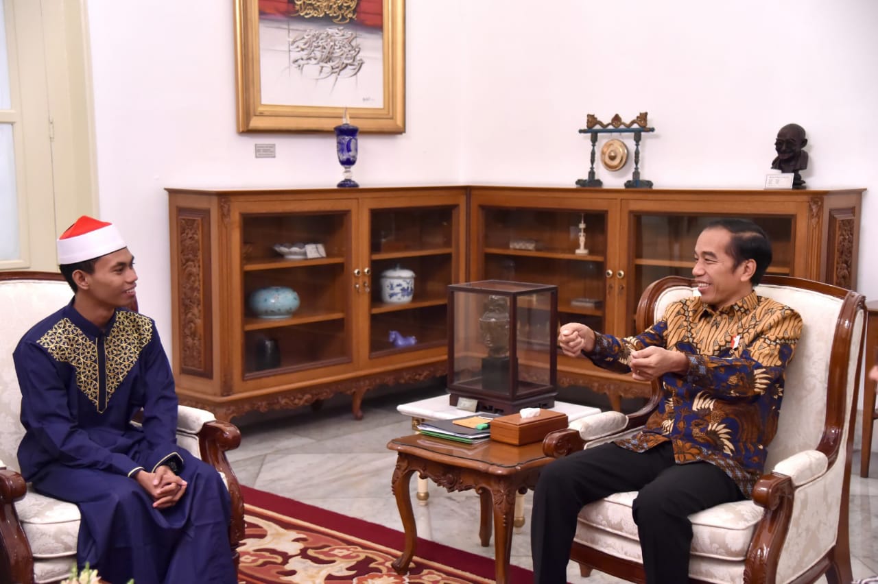 Syamsuri Firdaus juara MTQ Internasional ke-7 di Turki bertemu Presiden Jokowi di Istana Negara, Selasa (28/5/2019)