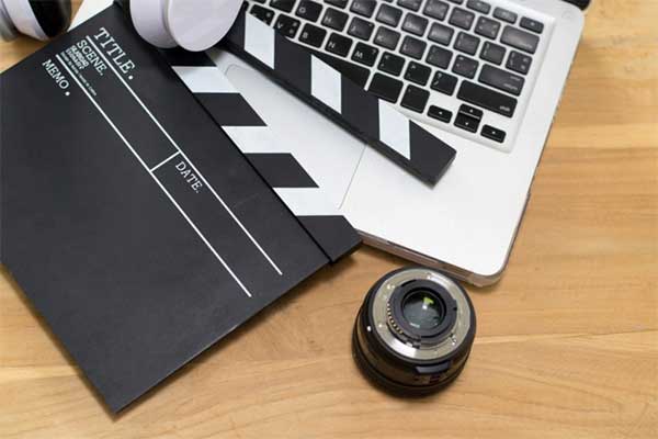 Membuat video dan blog tak sekadar menjadi hobi semata. Kemampuan ini akan mendatangkan uang