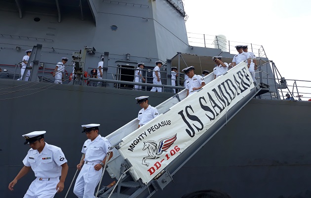 Awak kapal JS Samidare di Tanjung Priok.