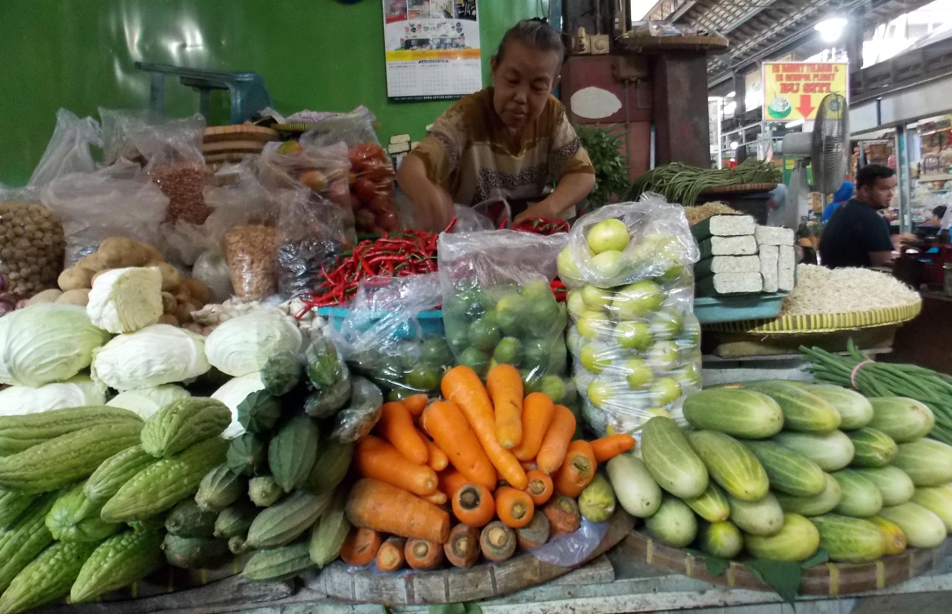 Harga sayuran di sejumlah pasar tradisional di Kabupaten Sidoarjo terus naik. 
