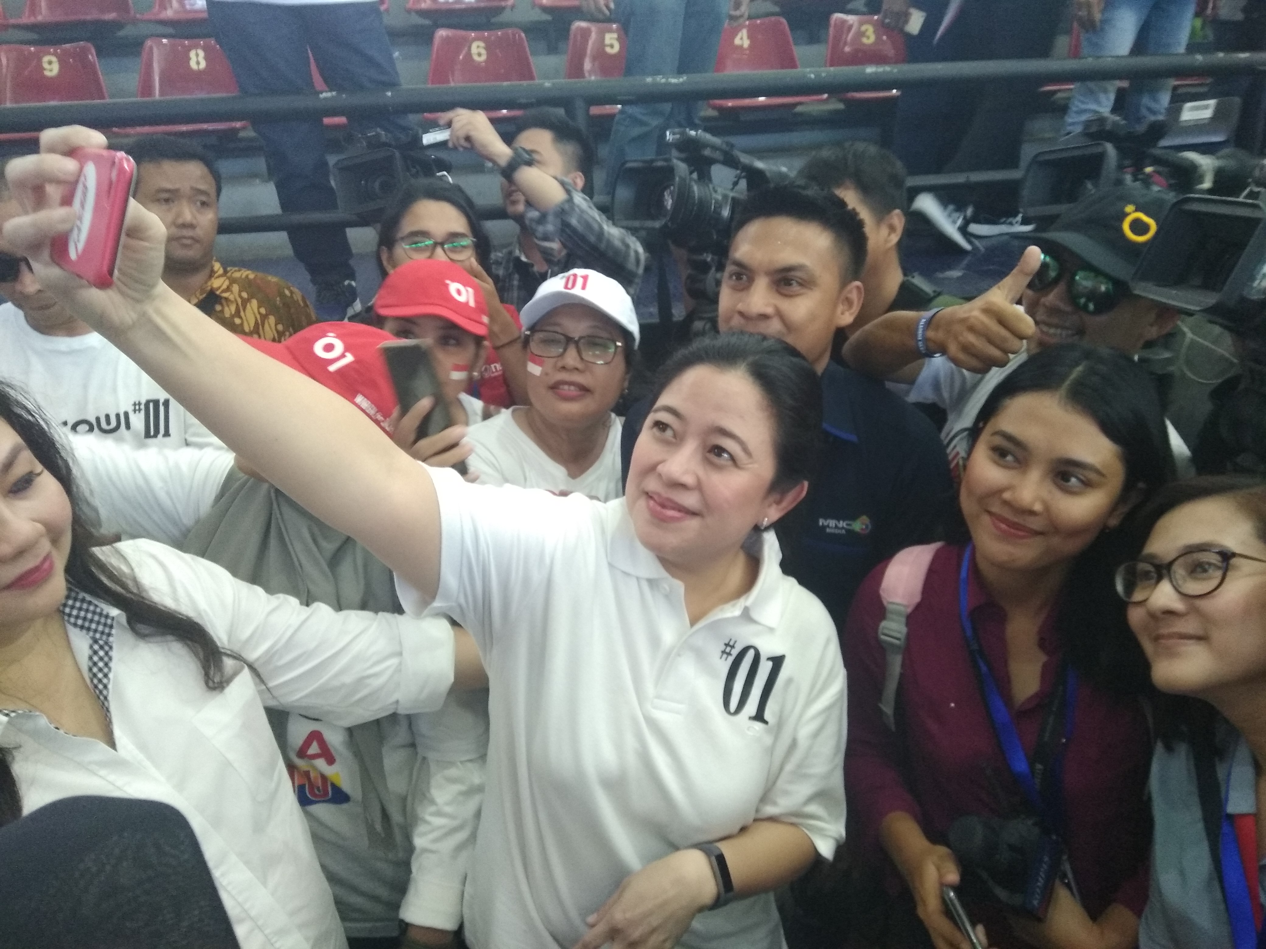 Puan Maharani (tengah)