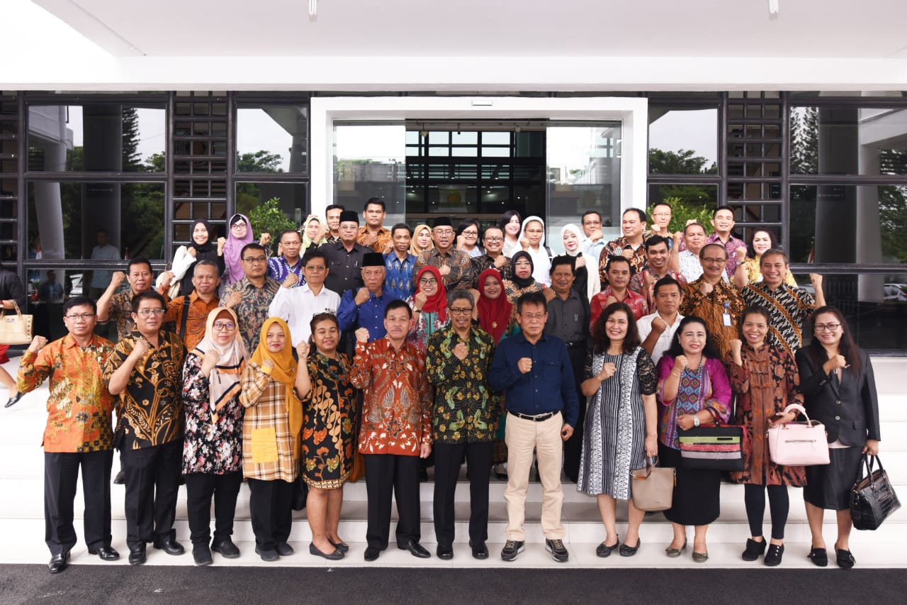 Pernyataan sikap 50 rektor PTN dan PTS se-Sumatra Utara menyikapi suasanya pascapemilu. 