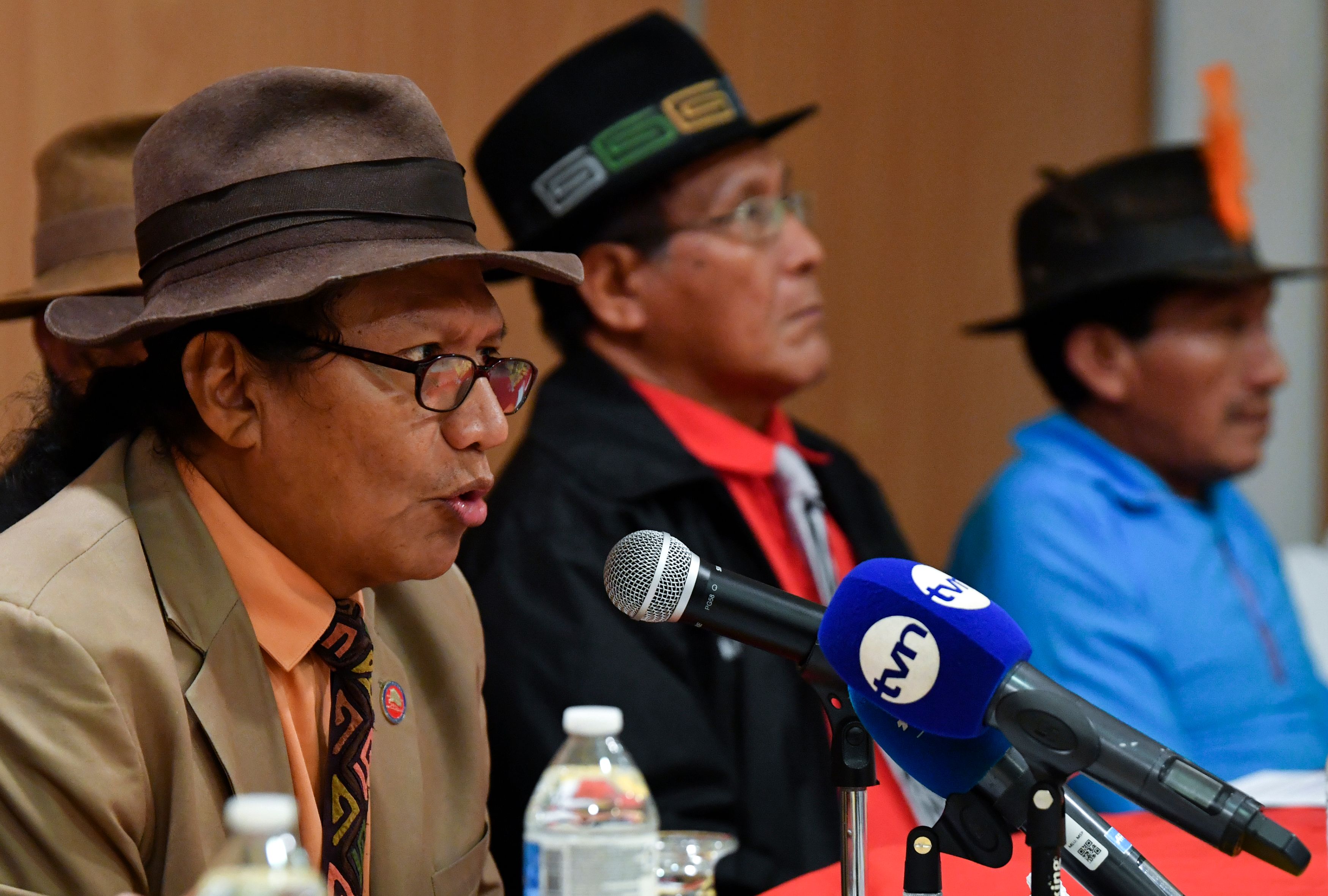 Perwakilan Suku Guna Panama berbicara dalam konferensi pers di Panama City