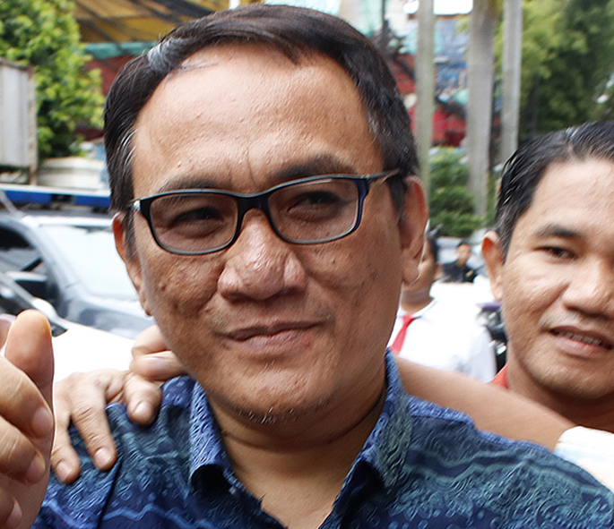 Mantan Wasekjen Partai Demokrat Andi Arief saat akan menjalani proses rehabilitasi di Kantor BNN, Jakarta, 6 Maret 2019.