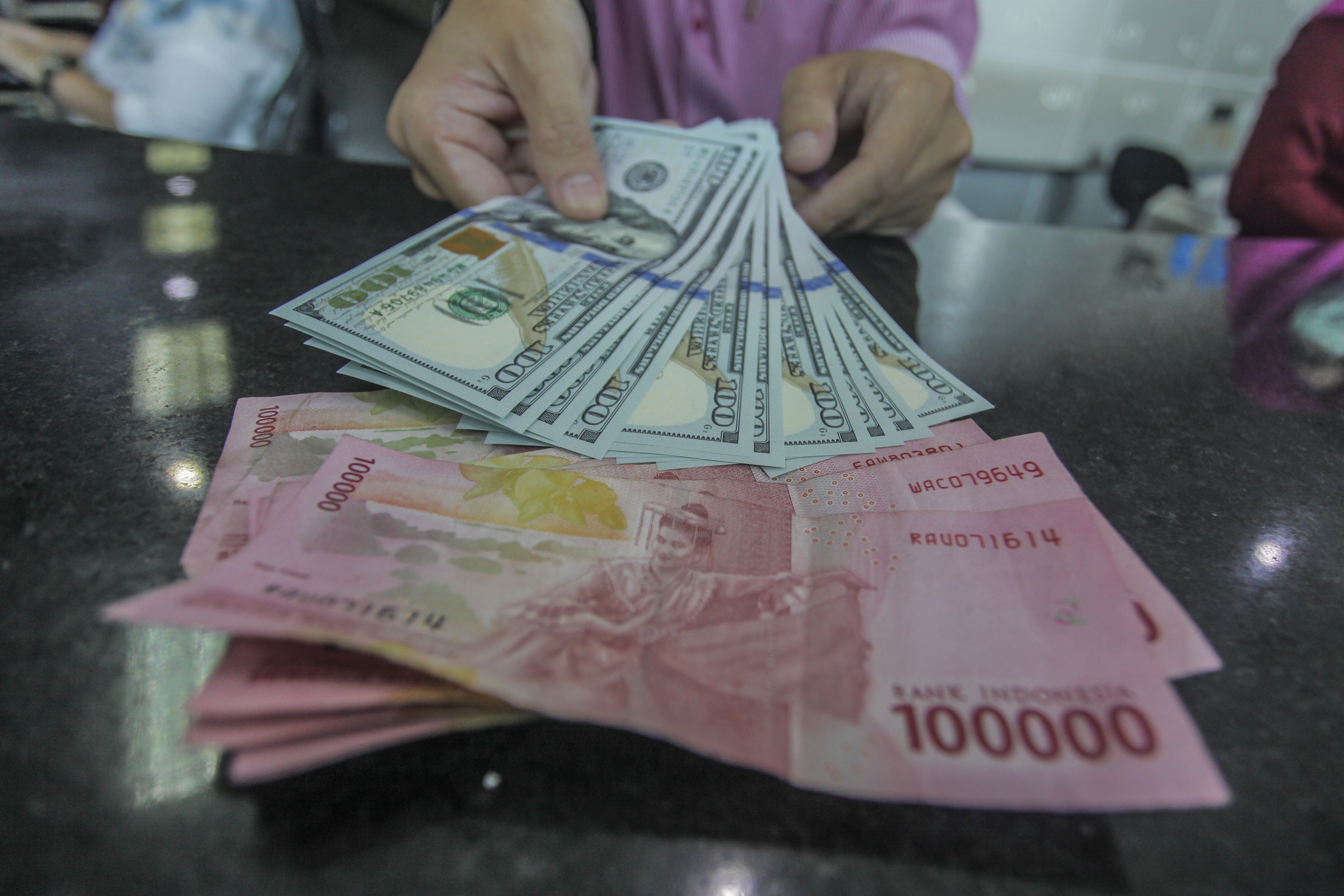 Rupiah Masih Tertekan Perang Dagang