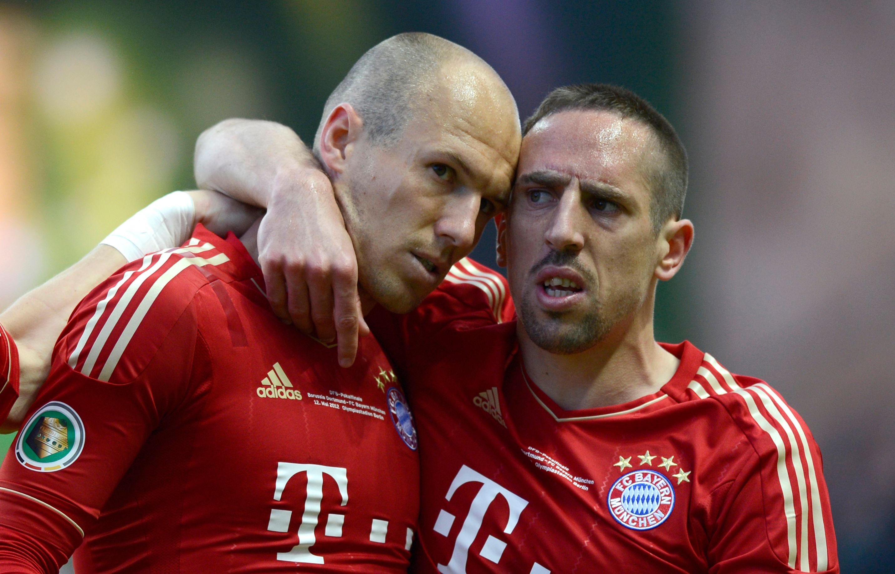 Lewandowski Persembahkan Gelar Ganda untuk Robben dan Ribery