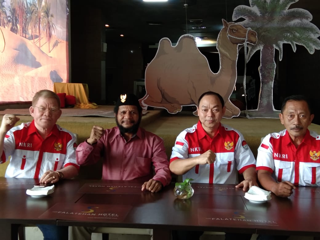 Pengurus DPN Gerakan Rakyat Cinta NKRI (Gercin NKRI) saat memberikan keterangan pers di Jakarta, Minggu (26/5). 