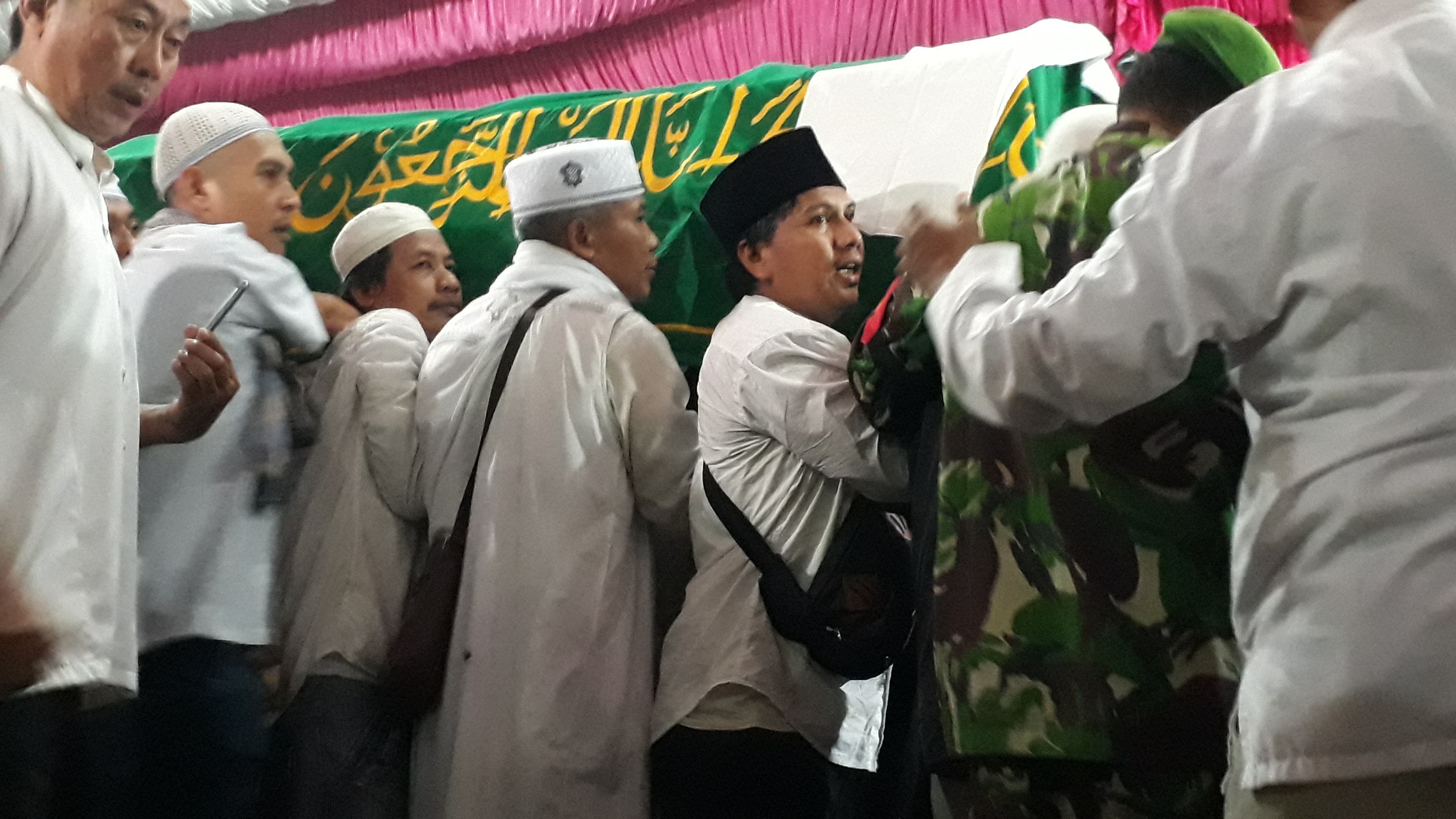  Proses Pemakaman Ustaz Arifin Ilham