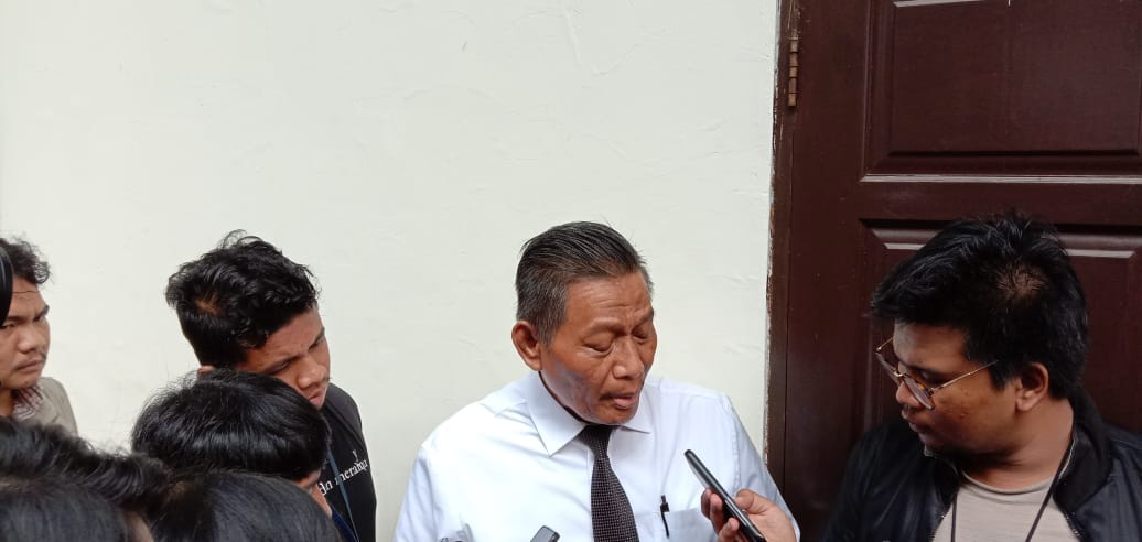 Ahli hukum pidana Mudzakkir selepas bersaksi di sidang Ratna Sarumpaet, Kamis (9/5).