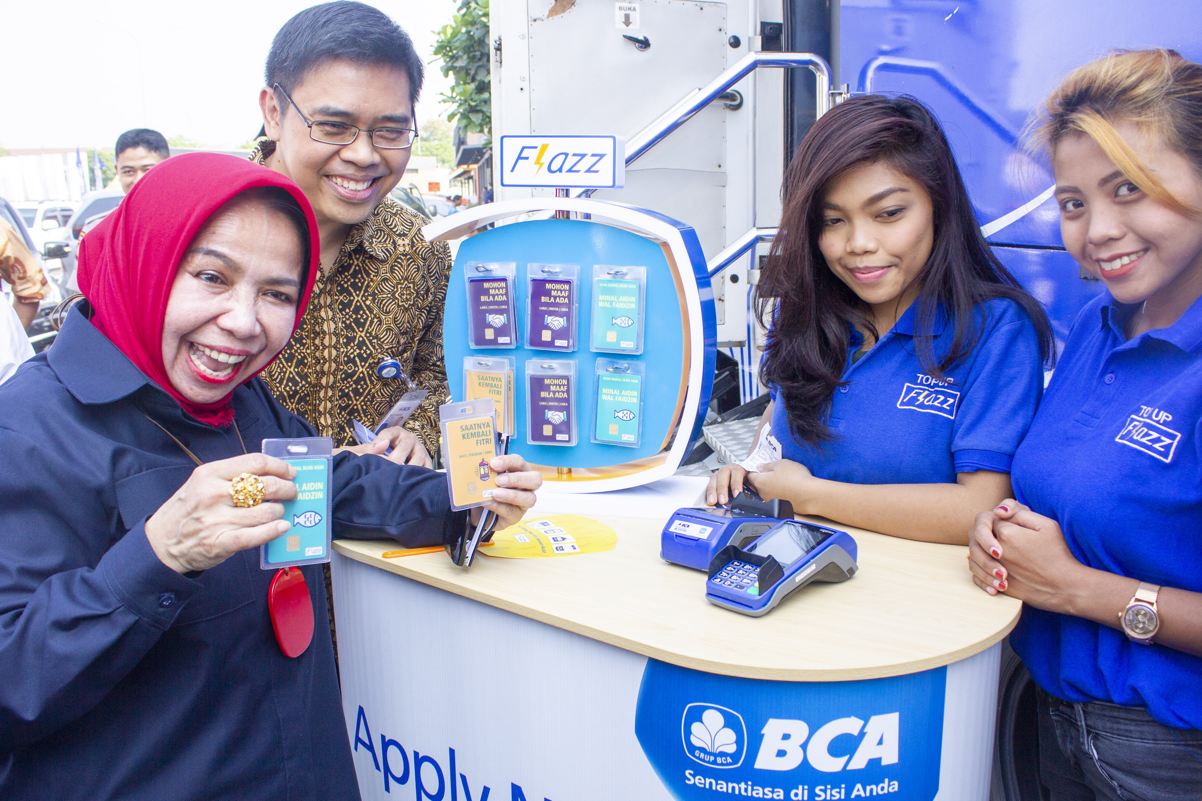 Deputi Gubernur Bank Indonesia Rosmaya Hadi (kiri) 