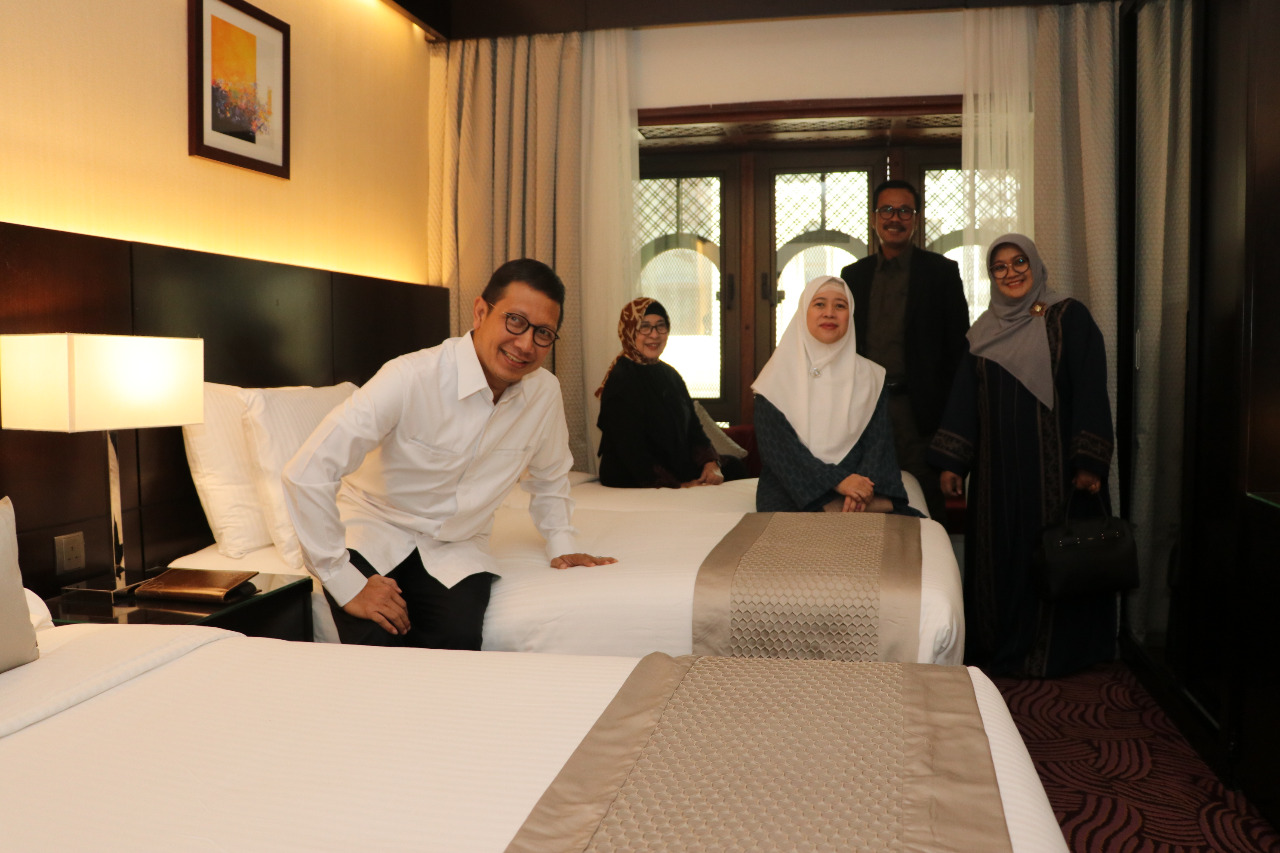 Menteri Agama Lukman Hakim Saifuddin bersama Menko PMK Puan Maharani dan Menkes Nina Moeloek meninjau hotel untuk haji Indonesia di Madinah.