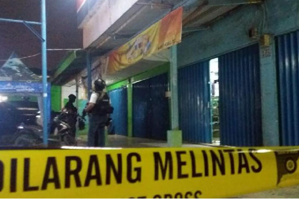  bahan peledak di gerai ponsel yang berasa di Jalan Muchtar Tabrani, Kelurahan Perwira, Bekasi Utara, Jawa Barat, Rabu (8/5).