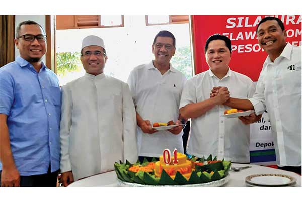 SILATURAHIM TKN DAN WARGA DEPOK: Ketua Tim Kampanye Nasional (TKN) Joko Widodo-Ma’ruf Amin, Erick Thohir (kedua dari kanan), didampingi Dire