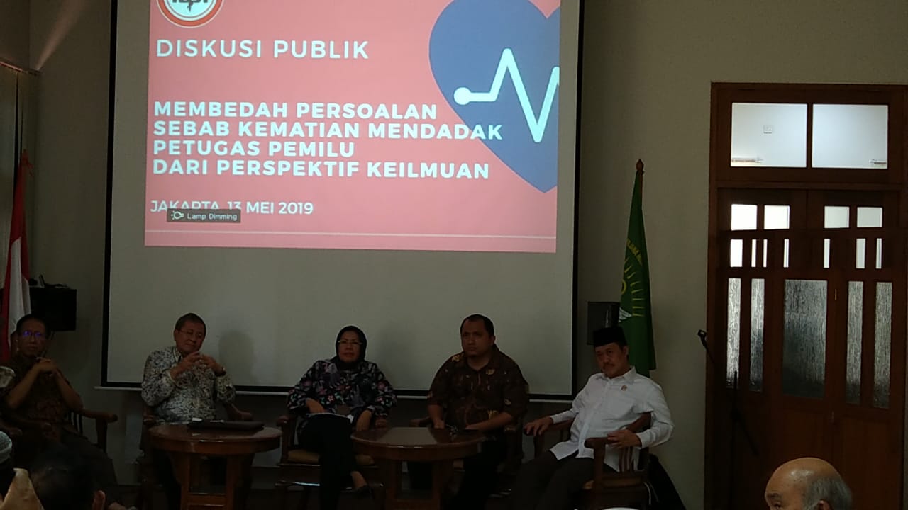 Diskusi IDI soal  banyaknya KPPS yang meninggal dunia dalam Pemilu 2019 di Jakartra, Senin (13/5)
