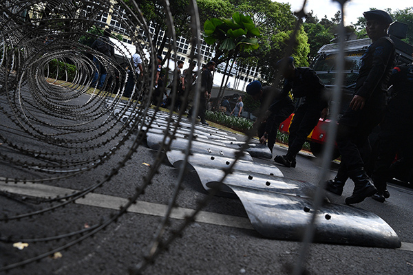 Pengamanan di Kantor KPU