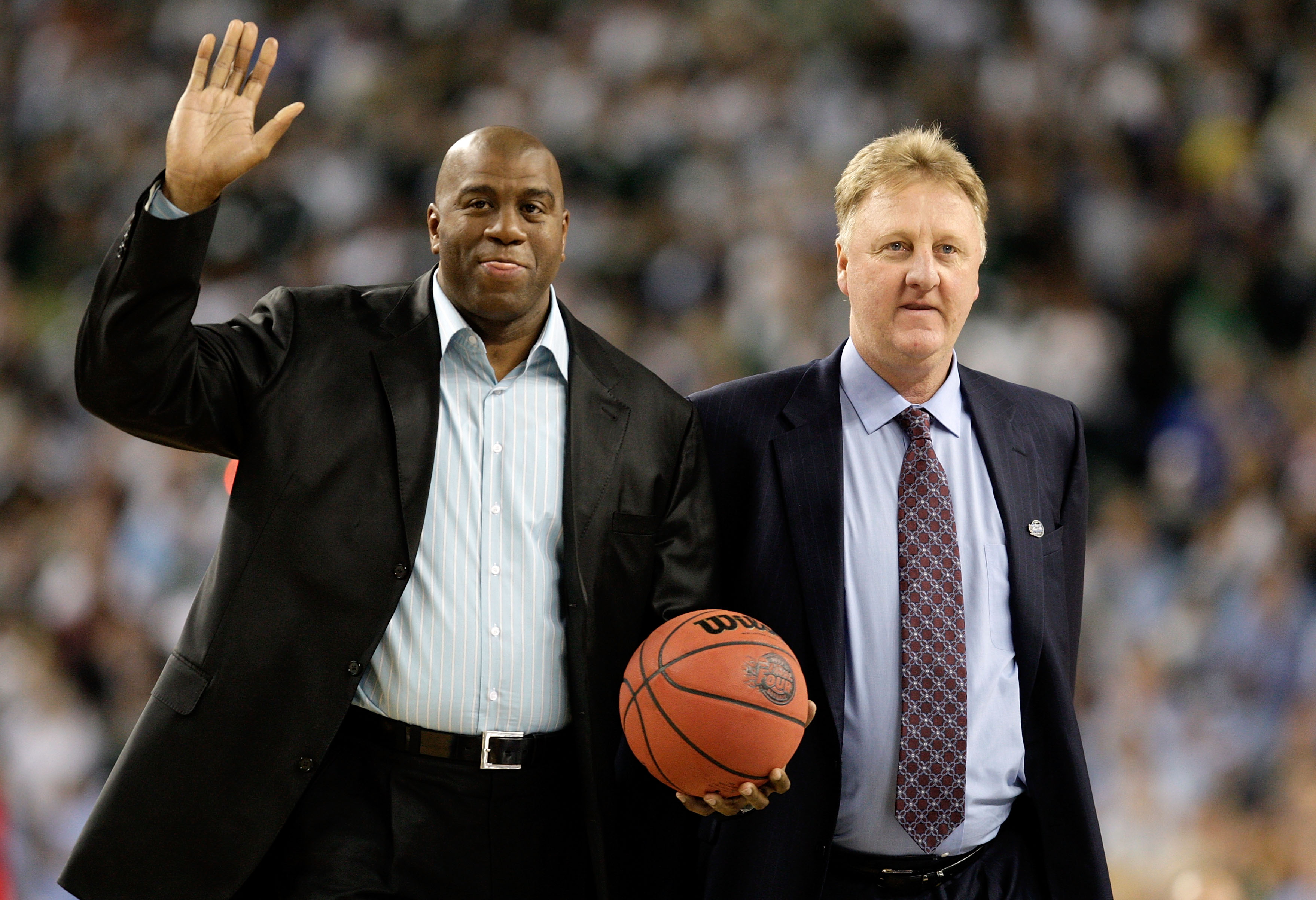 Magic Johnson (kiri) bersama Larry Bird