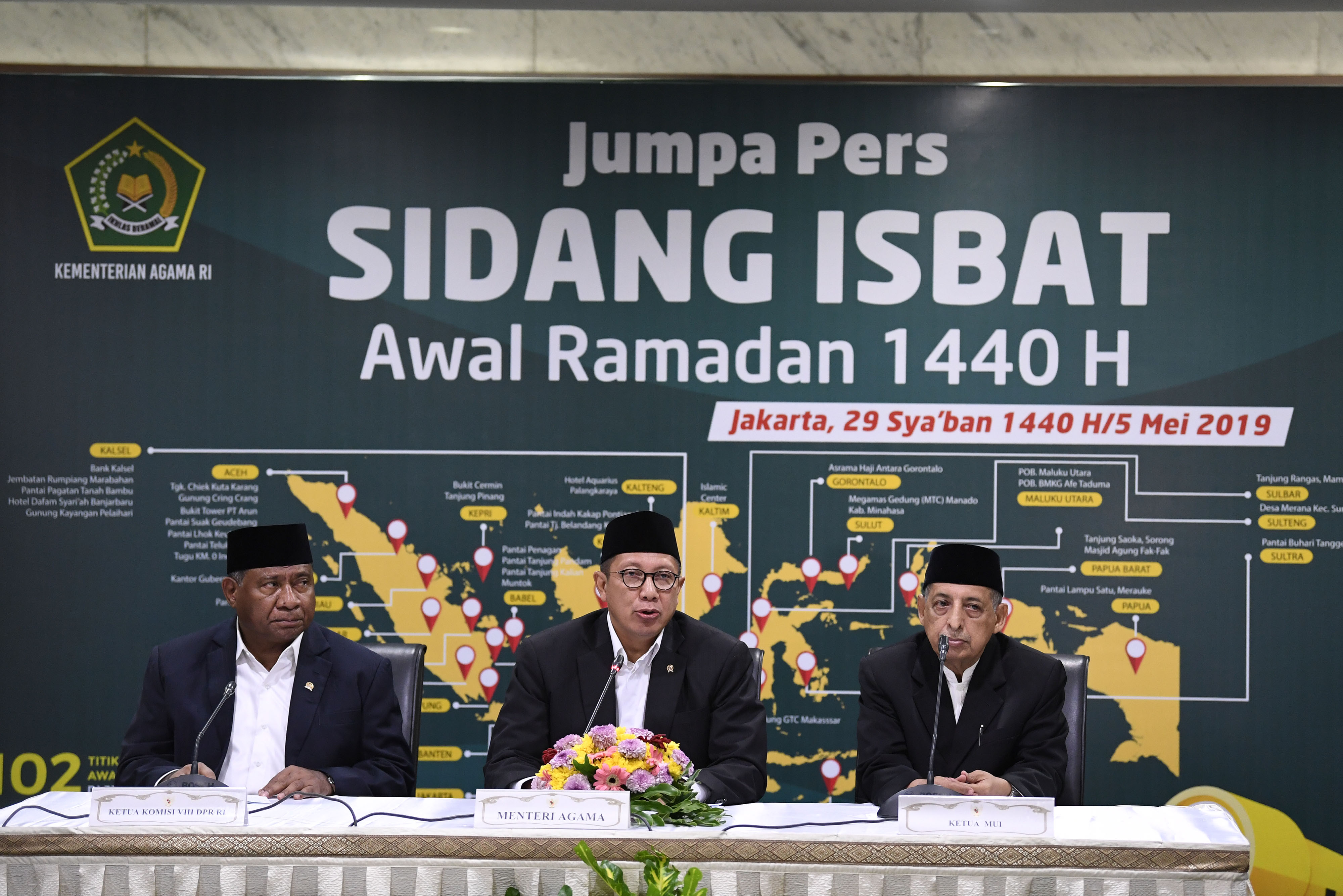Menag bersama Komisi VIII DPR dan MUI mengumumkan hasil sidang isbat Awal ramadan 1440 H