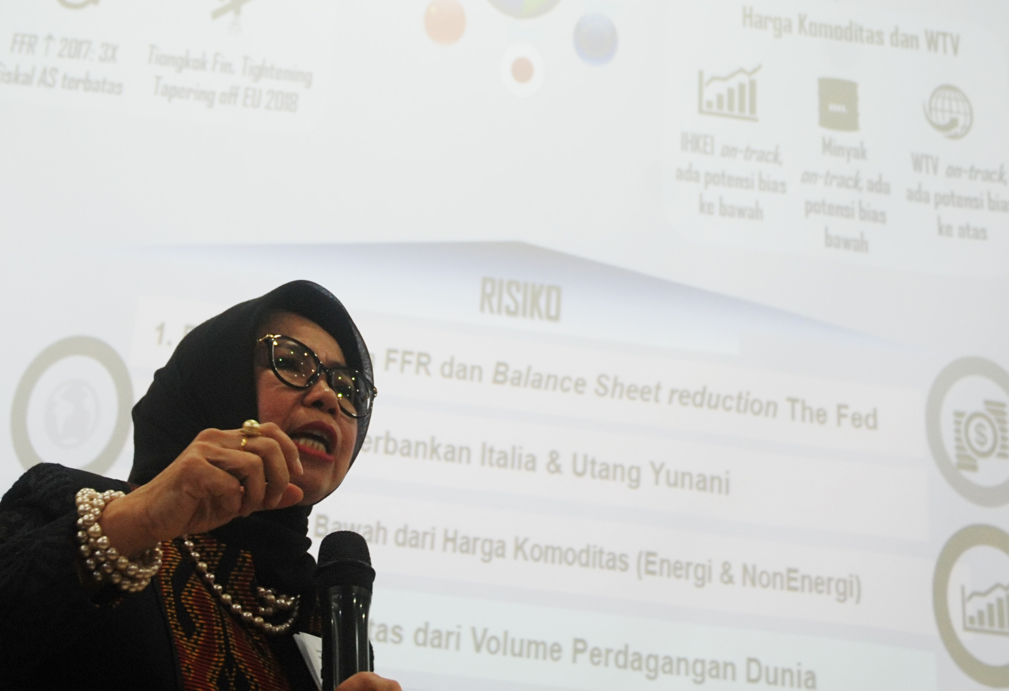 Deputi Gubernur Bank Indonesia Rosmaya Hadi