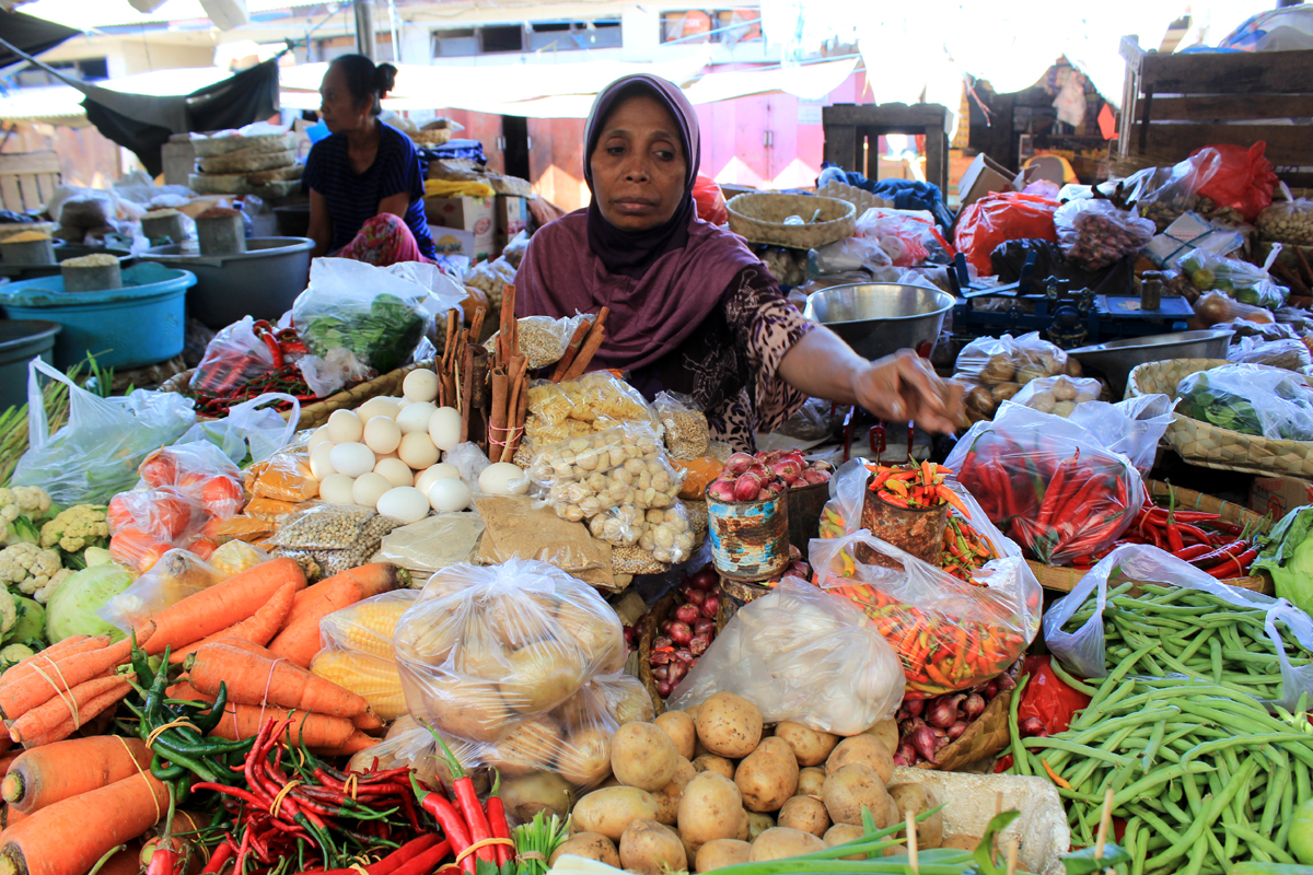 Harga kebutuhan pokok di Kupang.