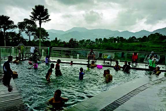 Penerapan konsep back to nature dan pasar yang tepat pun membuat tingkat hunian hotel yang memiliki 138 kamar dan 24 vila