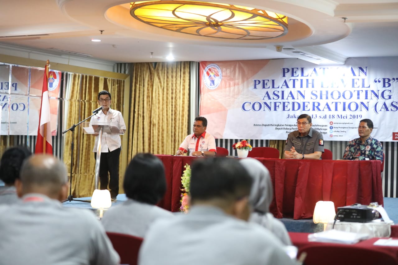 Puluhan pelatih menembak mengikuti Pelatihan Pelatih Lisensi B ASC 2019 di Jakarta, Senin (13/5). 