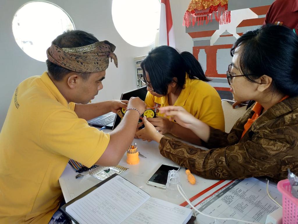 Sekolah Cendekia Harapan Bali memfasilitasi para siswanya untuk mengembangkan kemampuan robotik.