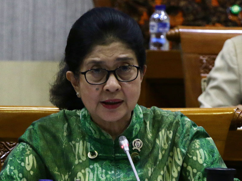 Menteri Kesehatan Nila F Moeloek