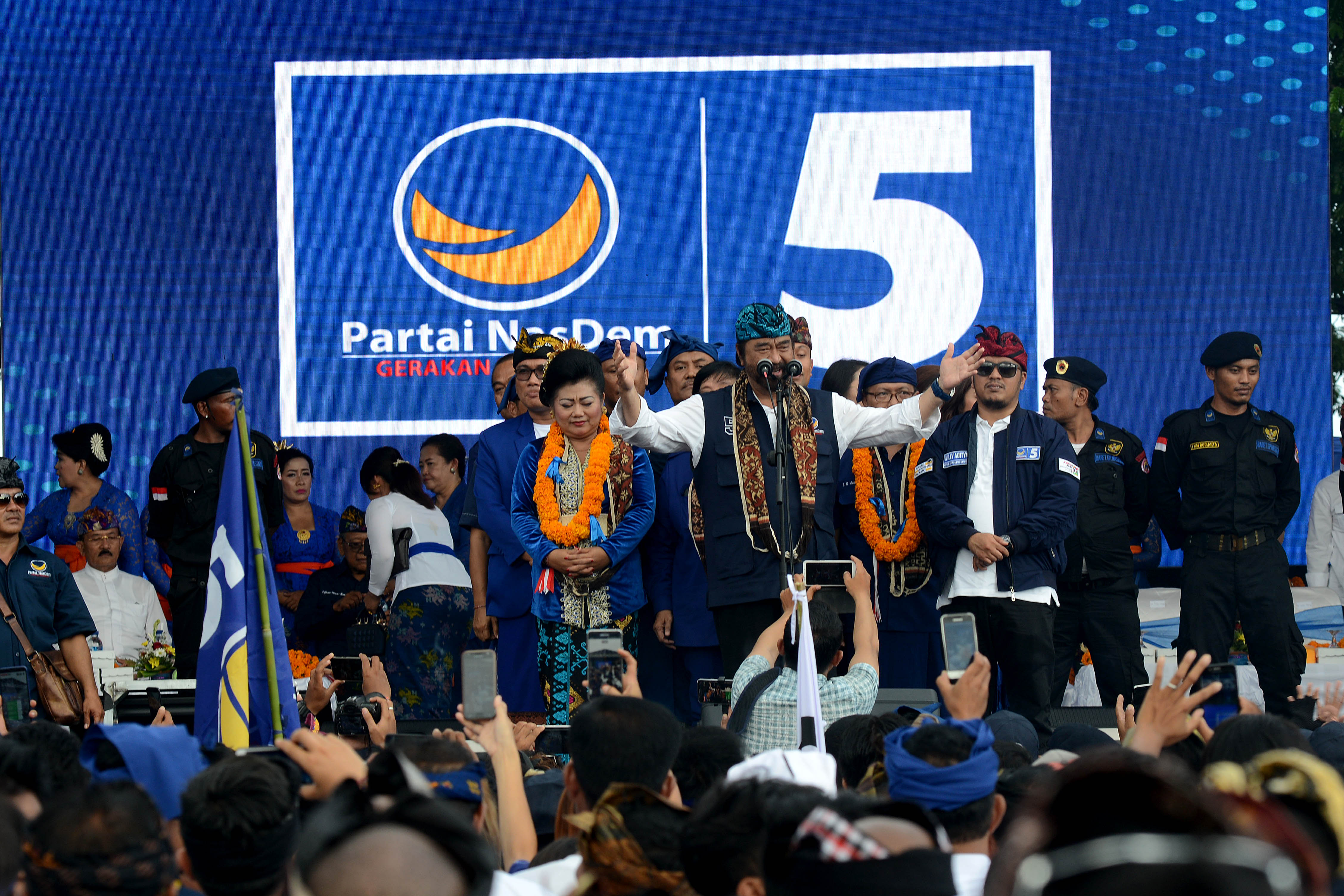 Ketua Uum Partai NasDem Surya Paloh saat berkampanye dalam Pemilu 2019 di Bali