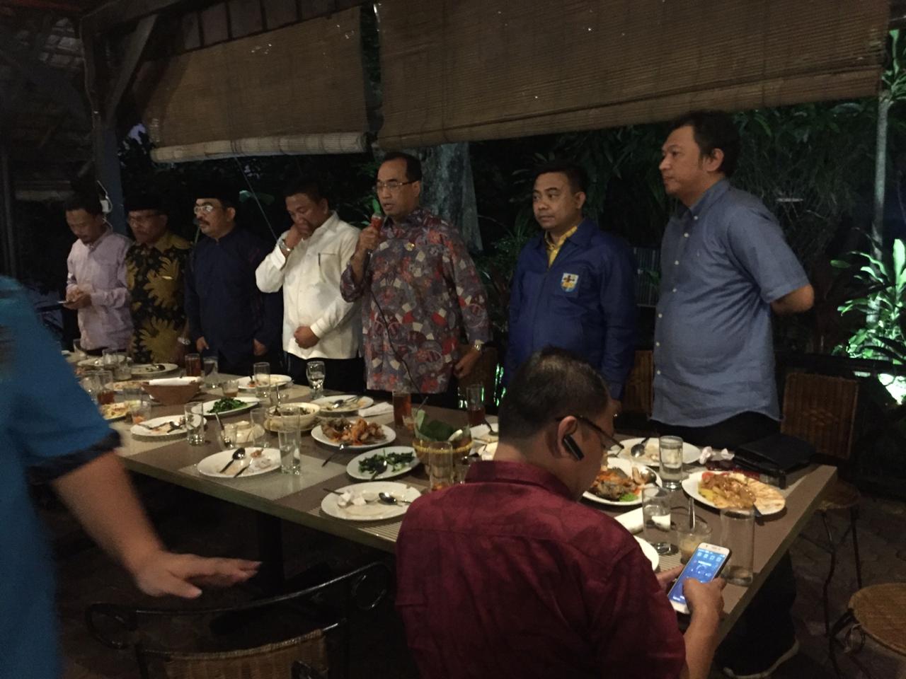 Menhub Budi Karya Sumadi saat Berbuka Puasa bersama pengurus KNPI 2018-2021