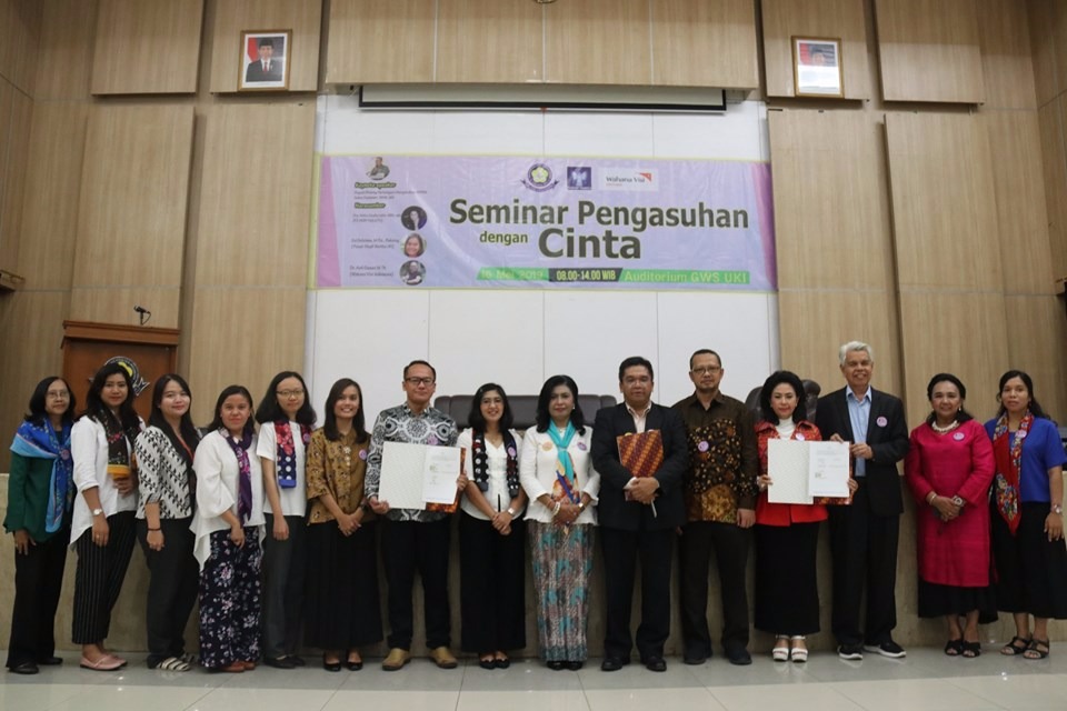 Penandatanganan MoU Tripartit antara tiga lembaga yaitu PSW LPPM UKI bersama WVI dan P2HKBP di Gedung GWS UKI, Kamis (16/5).
