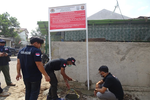 Lagi, KLHK Segel Pembuangan Sampah Ilegal