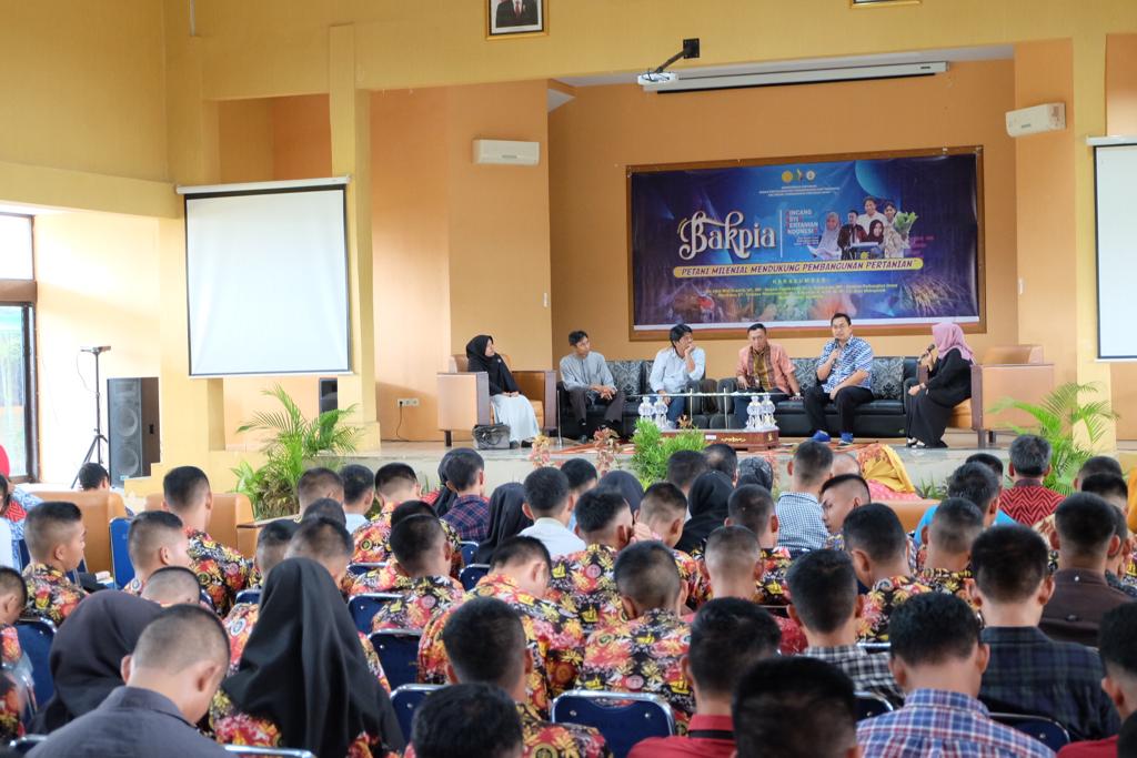 Bincang Asik Pertanian Indonesia (Bakpia) dengan tema Petani Milenial Mendukung Pembangunan Pertanian di Aula Syekh Yusuf Polbangtan, Sulsel
