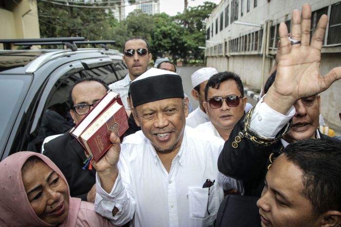 Politikus PAN Eggi Sudjana (tengah) di Polda Metro Jaya 