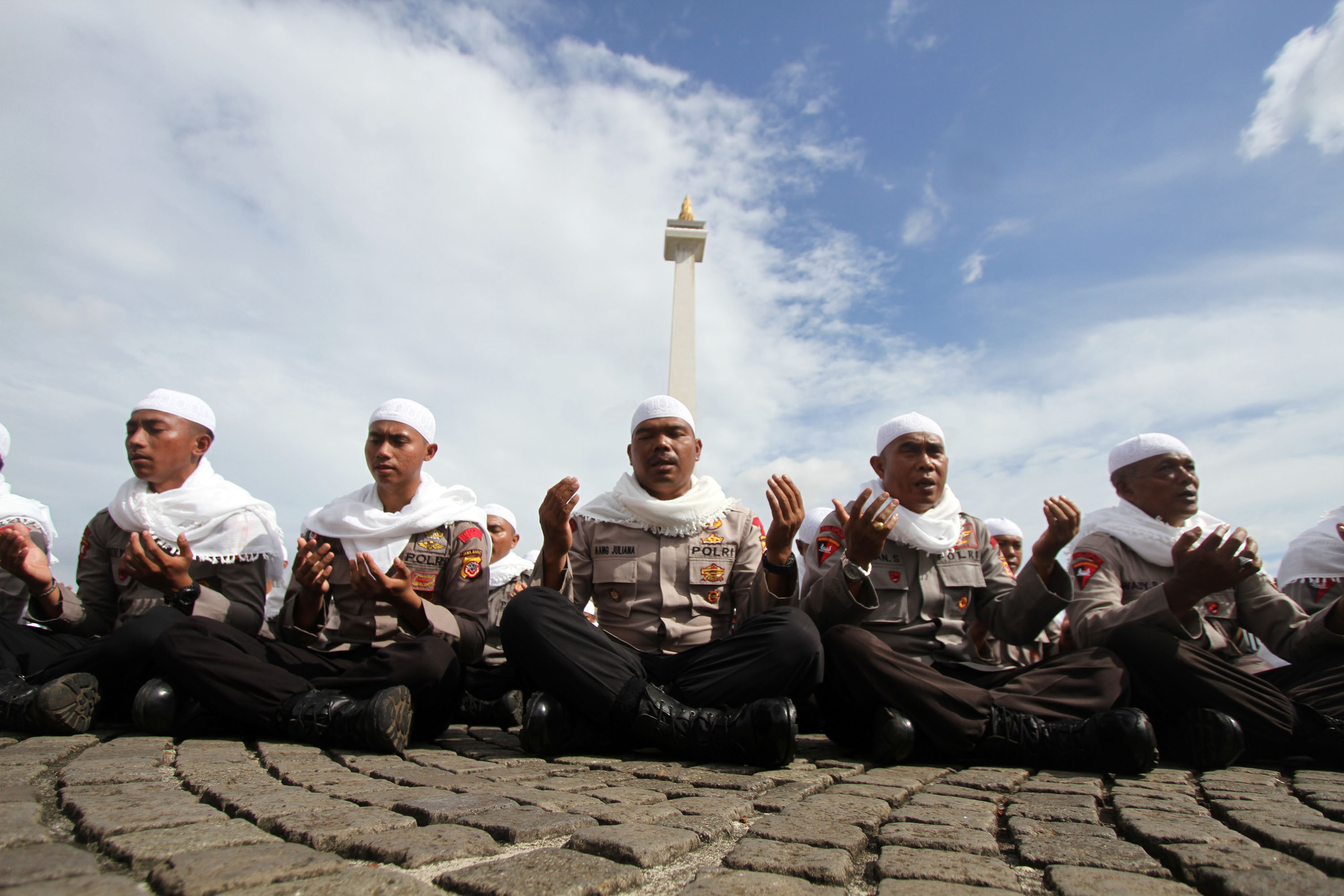 Pasukan Asmaul Husna Polri saat berjaga di Monas, 2016 silam