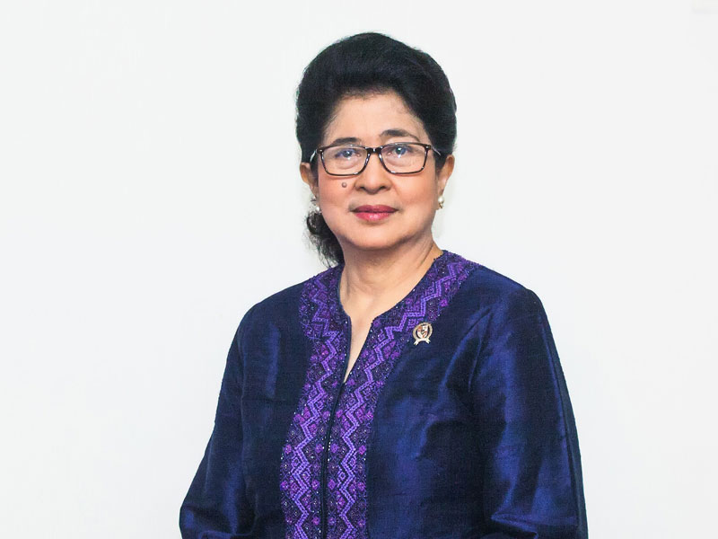 Menteri Kesehatan Nila F Moeloek 