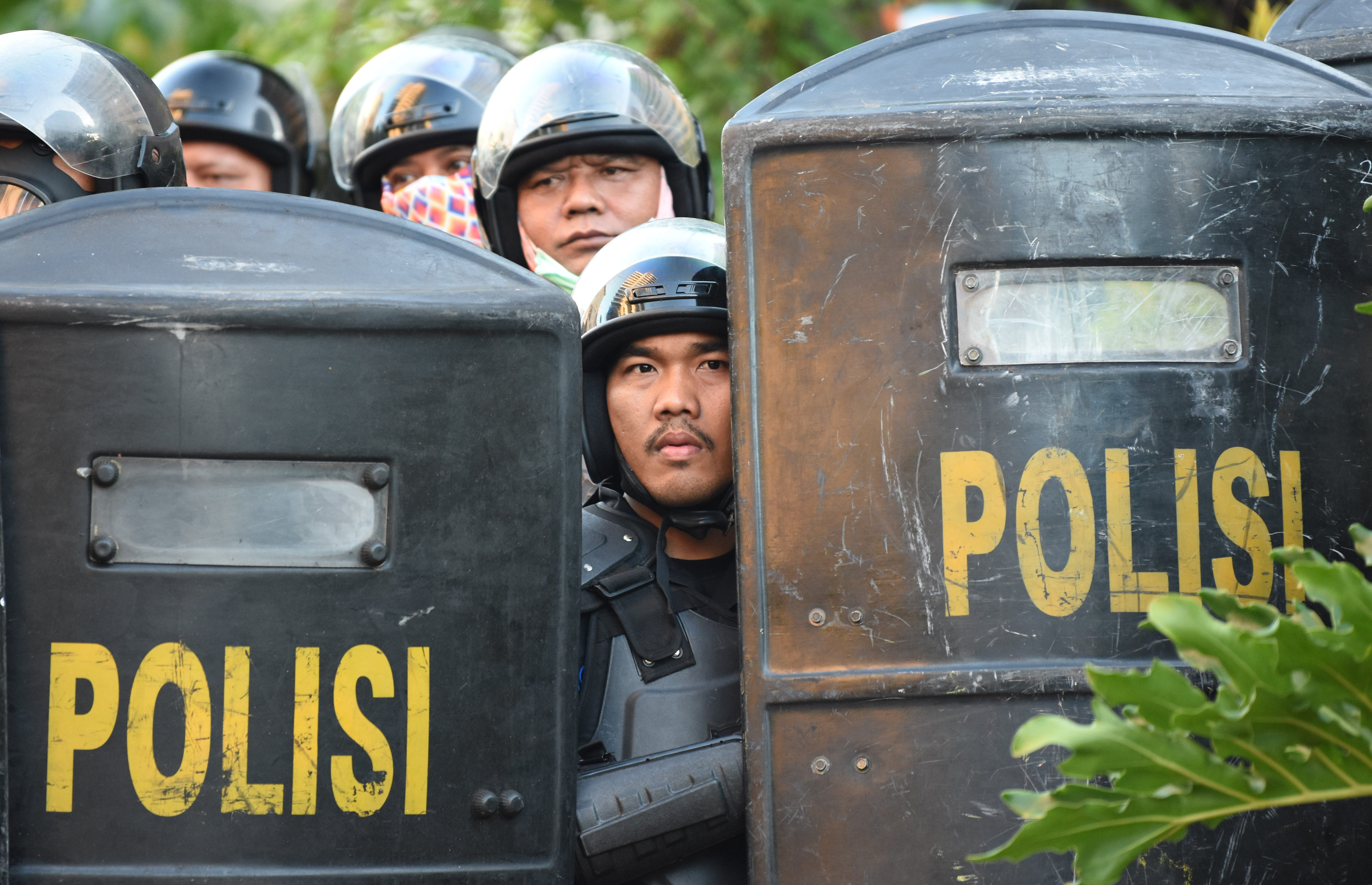 Polisi berjaga di kawasan Bawaslu