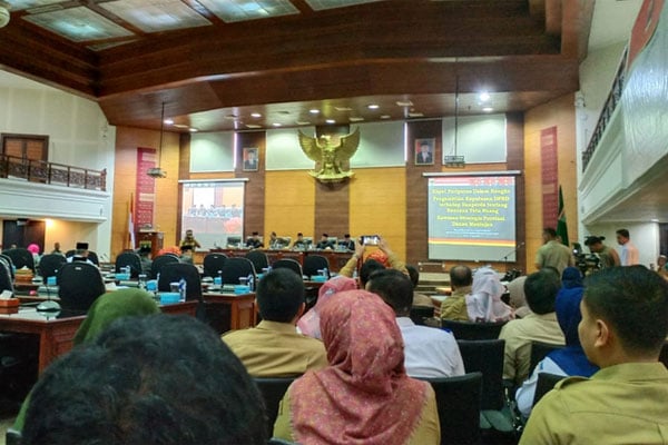 PEMERINTAH Provinsi Sumatra Barat dan DPRD menyepakati Perda Rencana Kawasan Strategis Danau Maninjau.